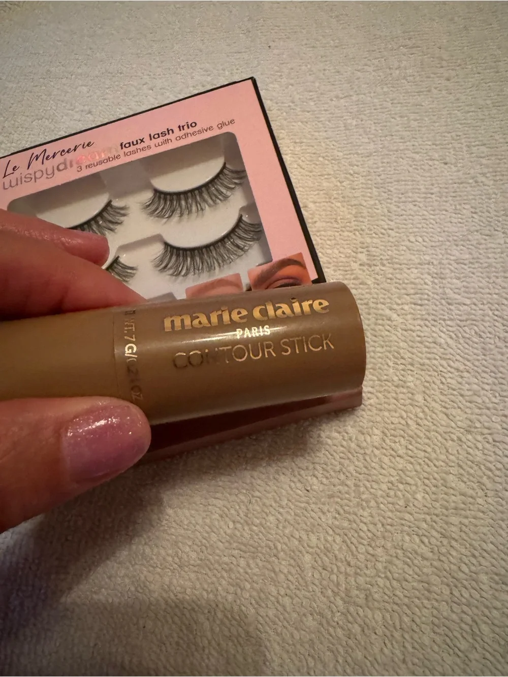 Le Mercerie Faux Lash Trio - Black Dramatic Lashes (3 Pairs) & foundation stick